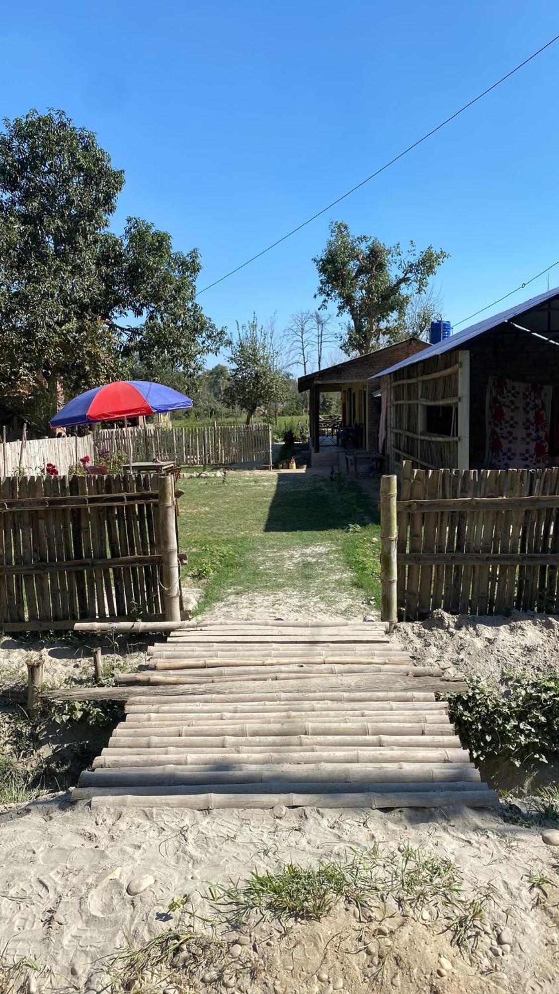 Nanu'S Bardiya Homestay ภายนอก รูปภาพ