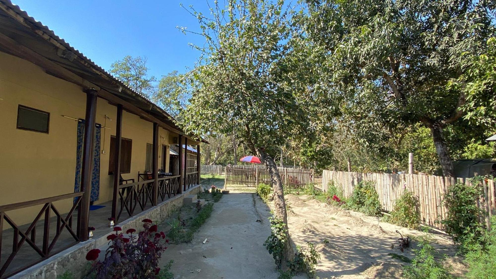 Nanu'S Bardiya Homestay ภายนอก รูปภาพ